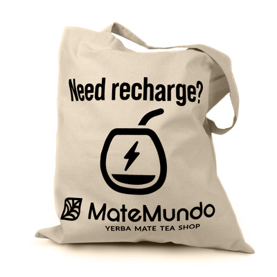 Taske med MateMundo-logo - "Brug for opladning?"