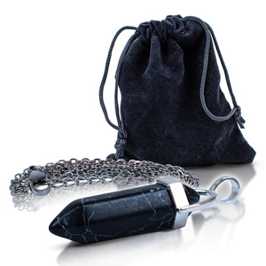 Vedhæng med sort turkis i pose + kæde