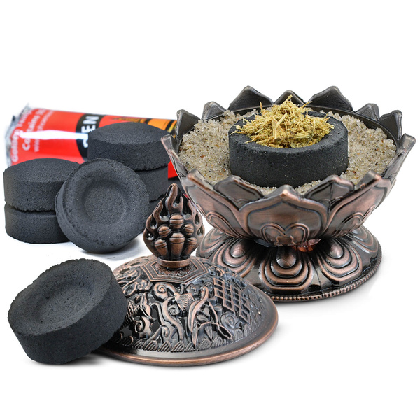 Sæt med palo santo-spåner, røgelsesbrænder og røgelseskul