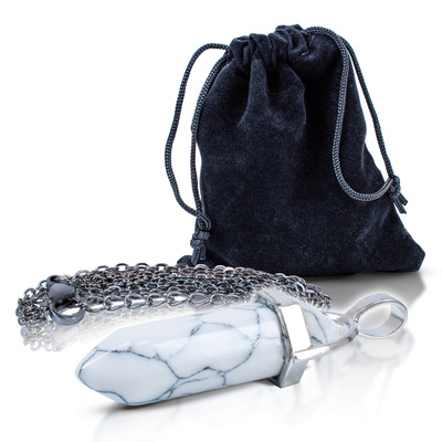 Vedhæng med hvid turkis i pose + kæde