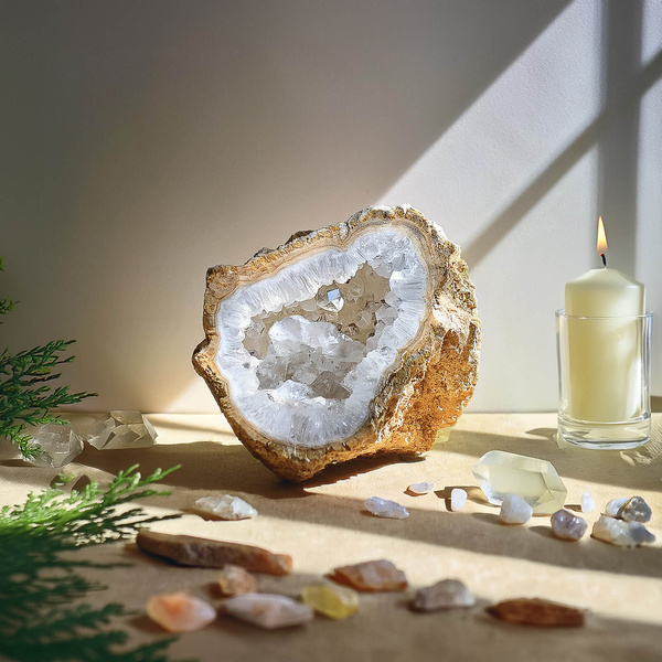 Lille bjergkrystal – Kvartsgeode 1 stk.